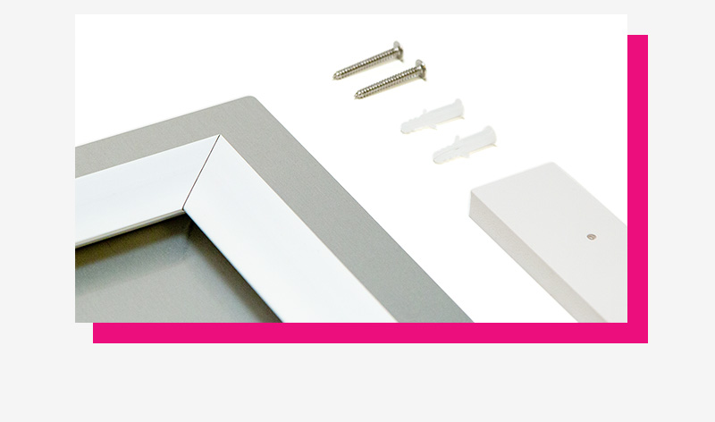 Des décorations murales en métal prêtes à être affichées